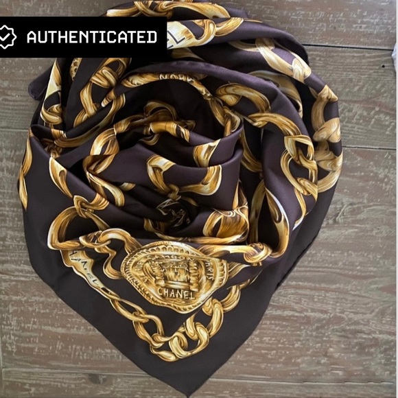 RARE CHANEL Large Silk Scarf AUTHENTICATED - Picture 6 of 14